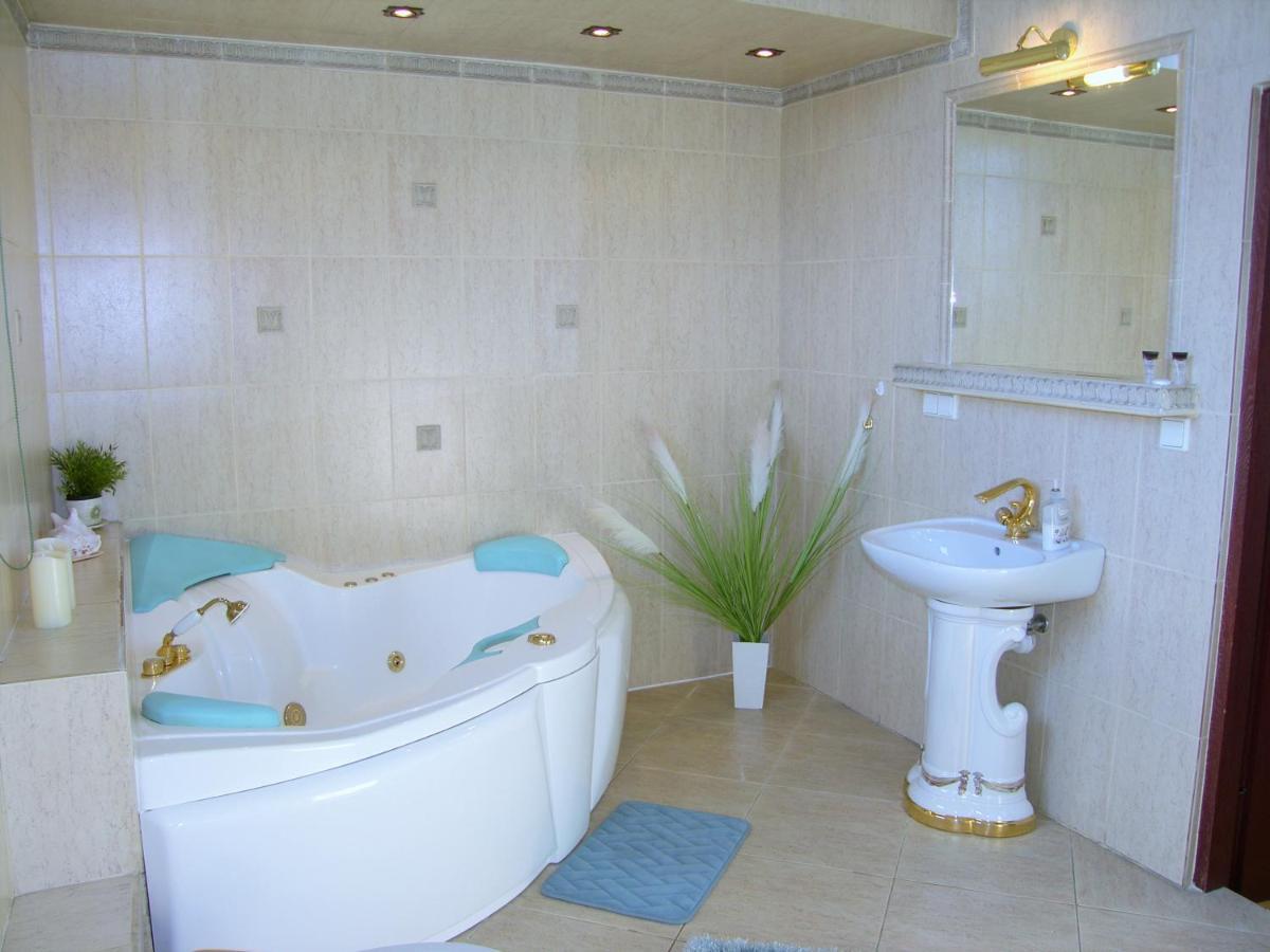 Kaliny Apartamenty Wanny Z Hydromasazem Chorzów Esterno foto