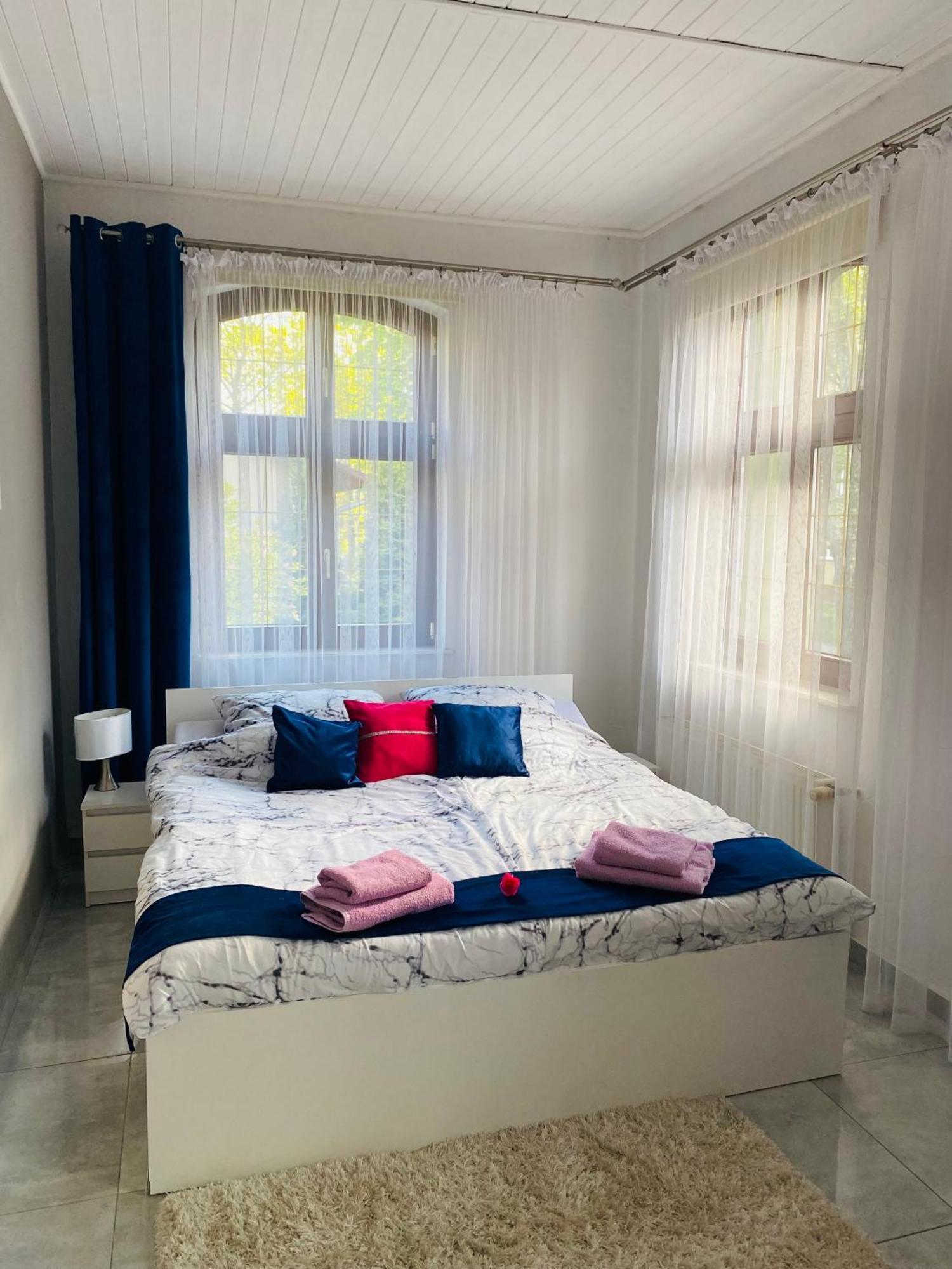 Kaliny Apartamenty Wanny Z Hydromasazem Chorzów Esterno foto