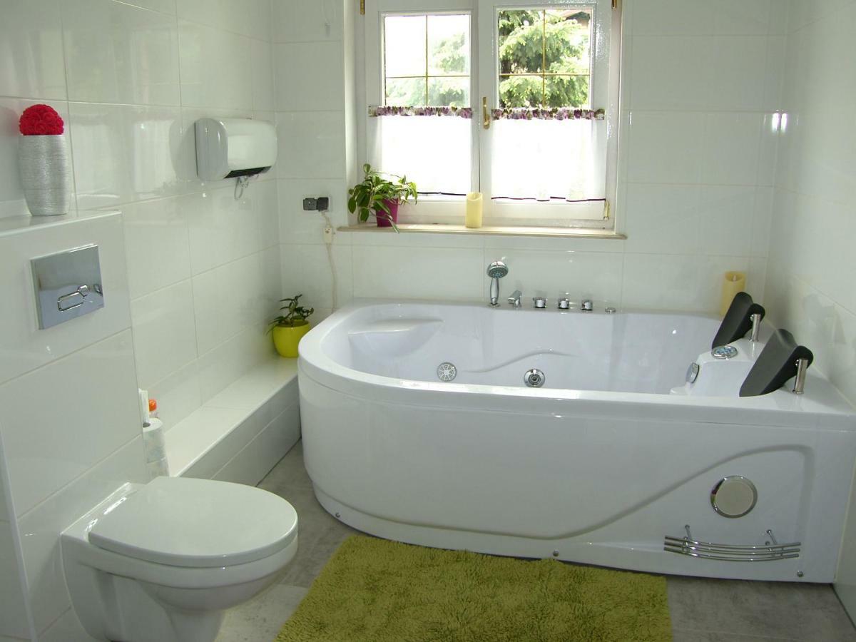 Kaliny Apartamenty Wanny Z Hydromasazem Chorzów Esterno foto