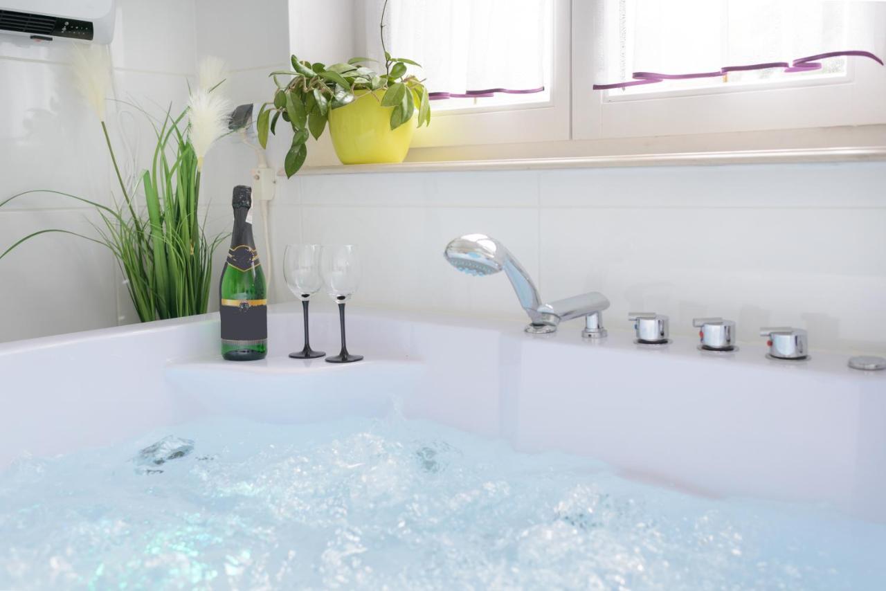 Kaliny Apartamenty Wanny Z Hydromasazem Chorzów Esterno foto